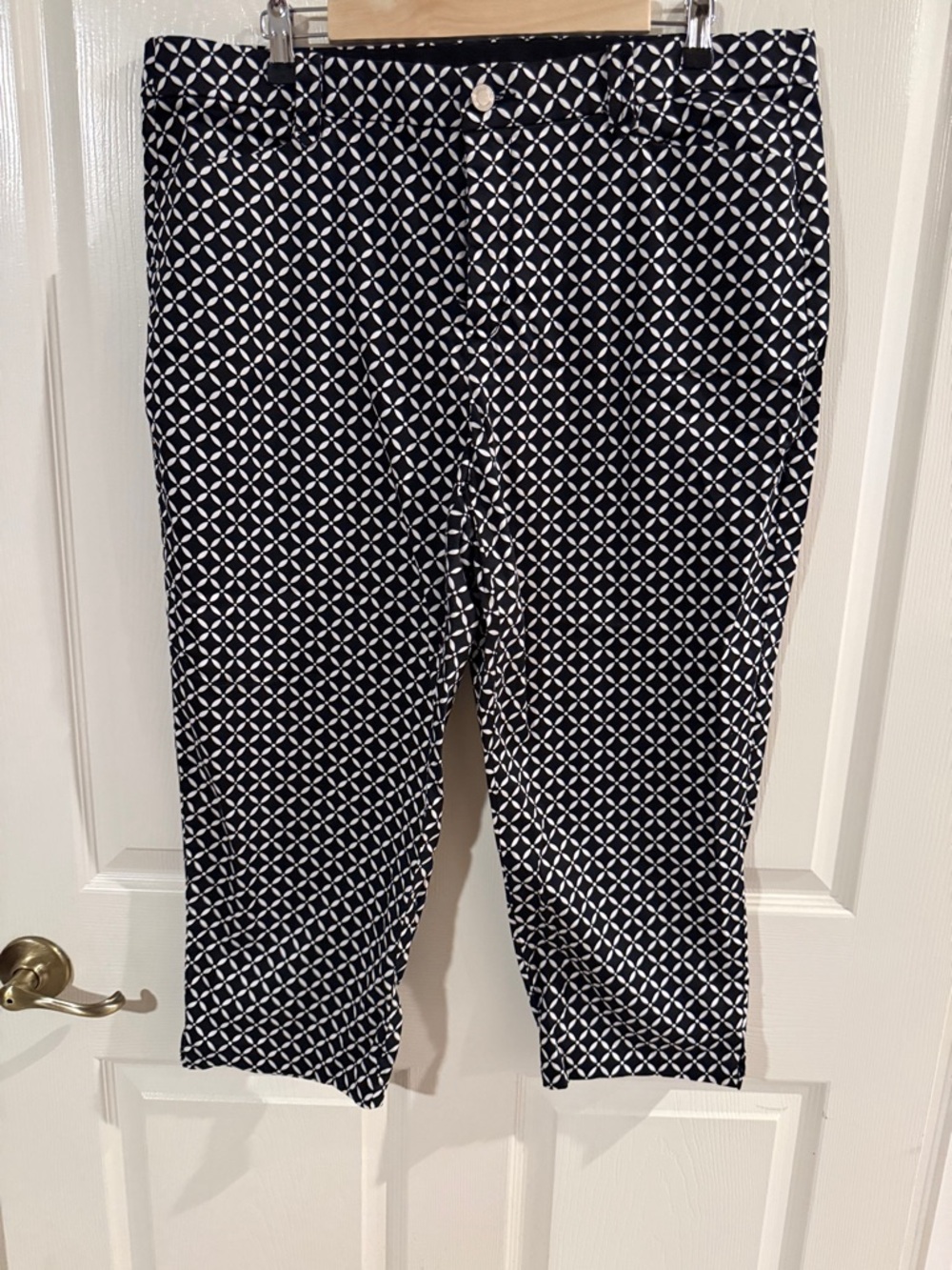 Black & White Geometric Cropped Pants